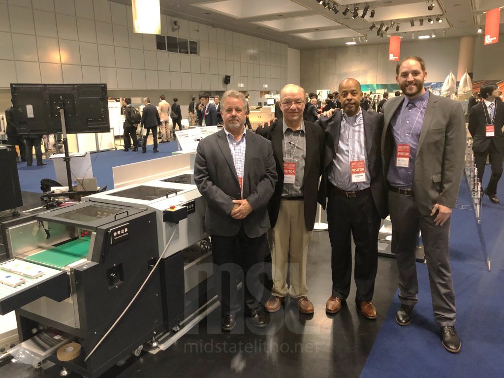 Jack, Doug, Kihm and Steve posing next to Horizon binding system at smart factory 2019