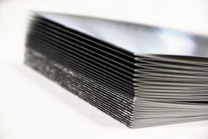 Paper creasing vs scoring comparison -- creased fold prevents cracking on digitally printed sheets